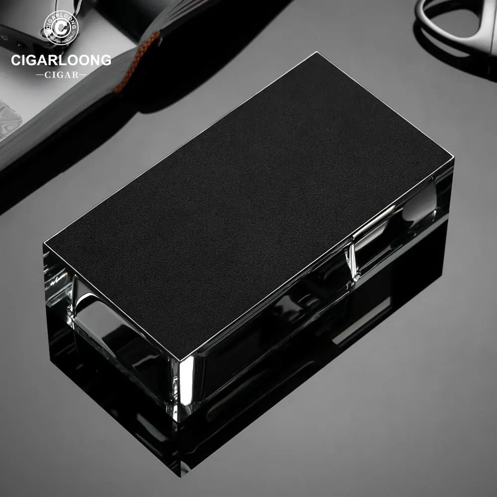 Black rectangular cigar humidor on a reflective surface with 'Cigarloong' branding.